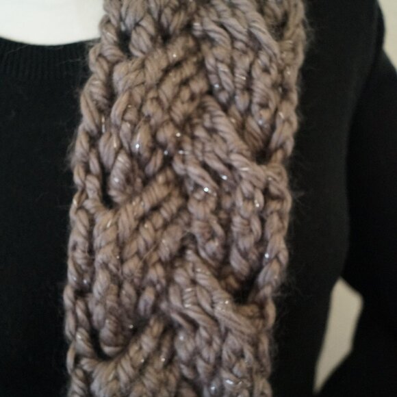 New - Chunky Braided Scarf in Mixed Gray Yarn with Silver Sparkle - Picture 4 of 4